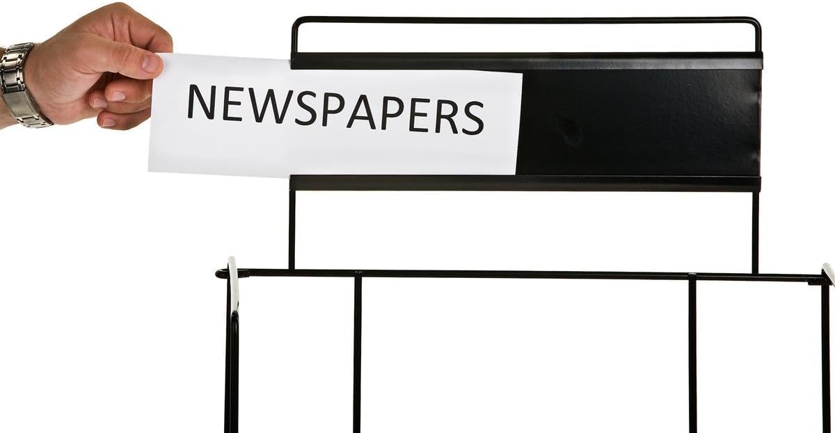 Displays2go 46" H Wire Newspaper Stand, Black