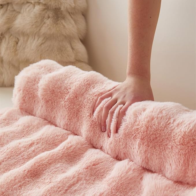 Calming Dog Bed Mat, Fluffy Fuzzy Couch Cover for Sofa, Winter Thickened Pet Mat with Anti-Slip Bottom Warm Soft Cushion Washable Pet Bed for Small Dogs and Cats (Pink, 75x75cm/29.5x29.5in)