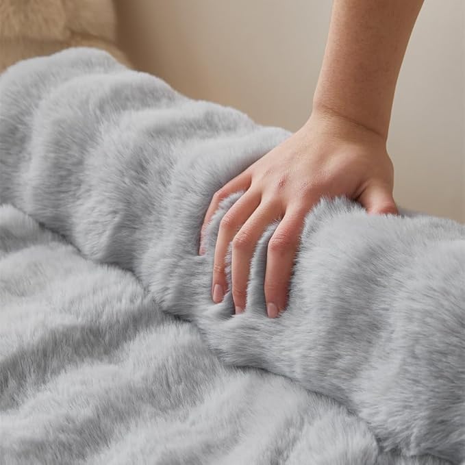 Calming Dog Bed Mat, Fluffy Fuzzy Couch Cover for Sofa, Winter Thickened Pet Mat with Anti-Slip Bottom Warm Soft Cushion Washable Pet Bed for Small Dogs and Cats (Light Gray, 75x75cm/29.5x29.5in)