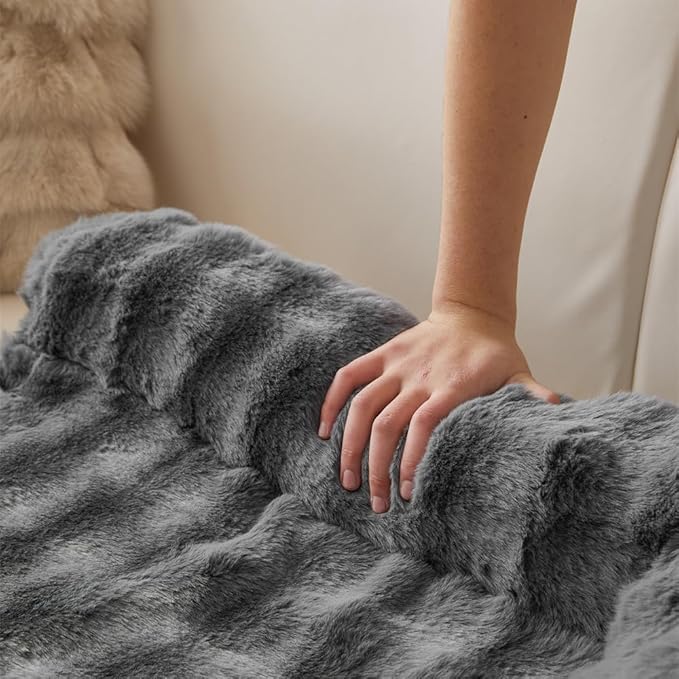 Calming Dog Bed Mat, Fluffy Fuzzy Couch Cover for Sofa, Winter Thickened Pet Mat with Anti-Slip Bottom Warm Soft Cushion Washable Pet Bed for Small Dogs and Cats (Gray, 90x90cm/35.4x35.4in)