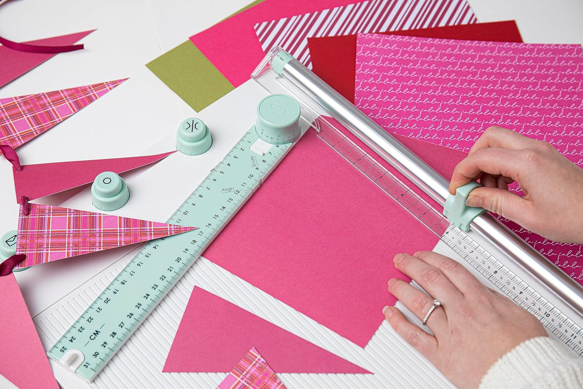 Sizzix Scoring Board & Trimmer (30cm x 30cm) | Tool for Creating Envelopes, 3-D Boxes, Trimming & Measuring | 665797