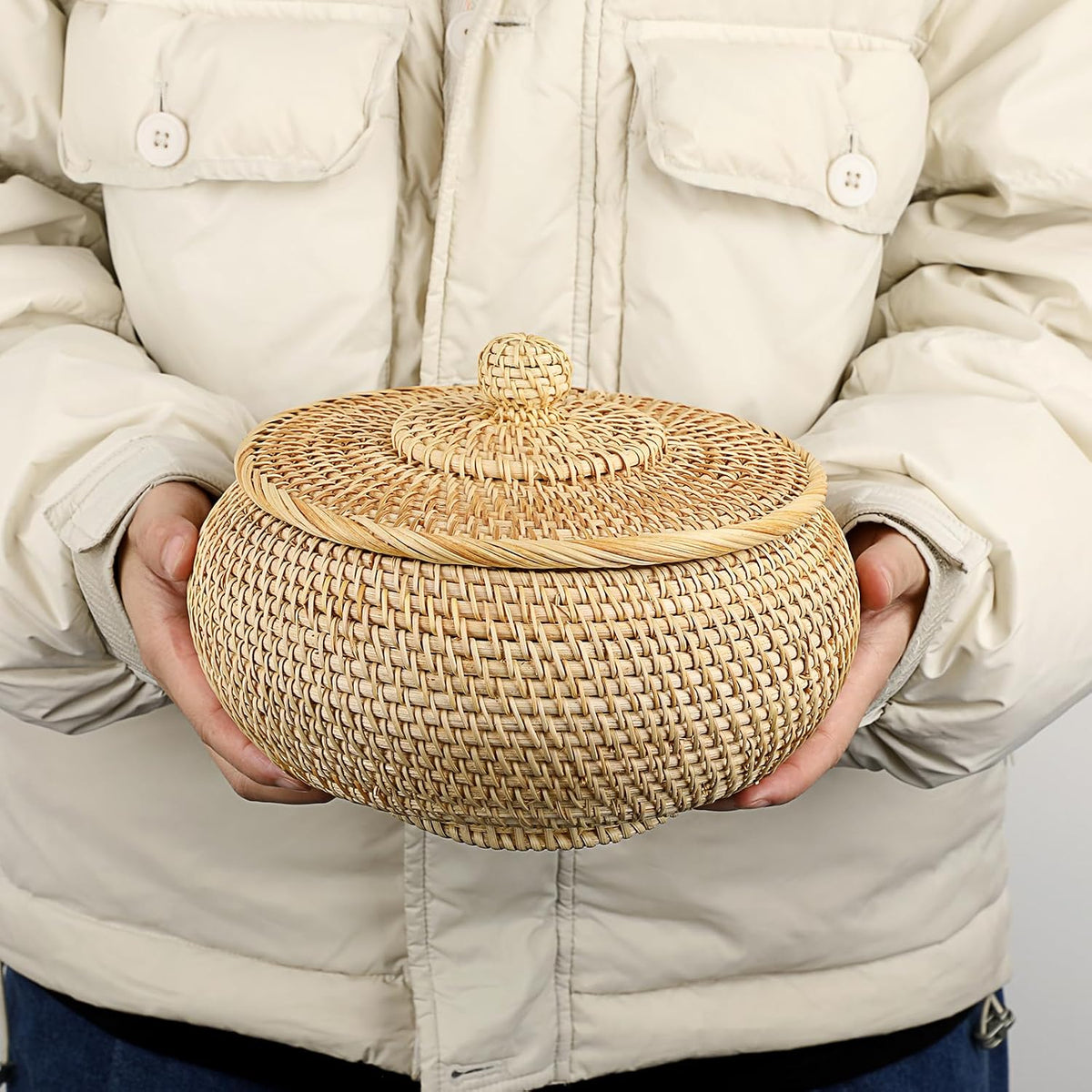 Hipiwe Round Rattan Basket Box with Lid Small Hand-Woven Wicker Basket Bin